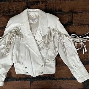 VINTAGE🤍Fringe leather jacket!! Adorable soft white leather with snap closure.
